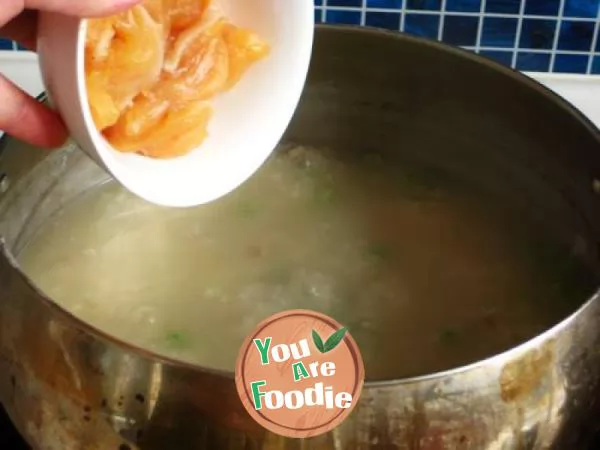 Congee with boiled chicken slices