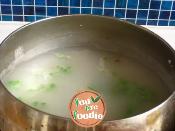 Congee with boiled chicken slices