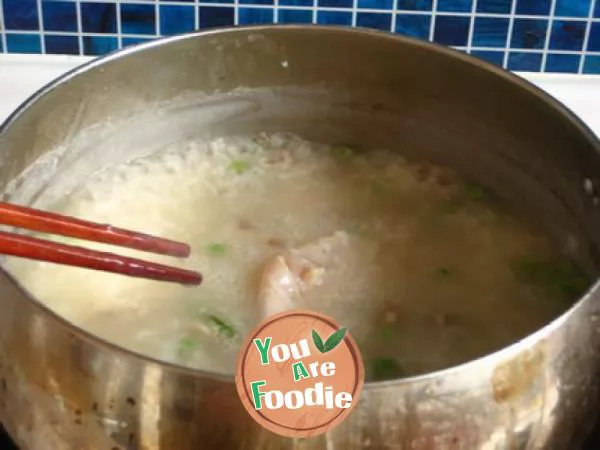 Congee with boiled chicken slices