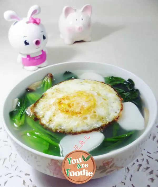 Fried egg, Pleurotus eryngii, mushroom and spinach rice cake soup