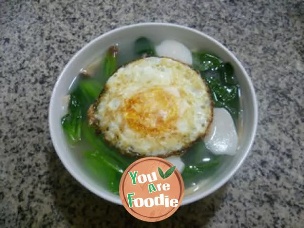 Fried egg, Pleurotus eryngii, mushroom and spinach rice cake soup