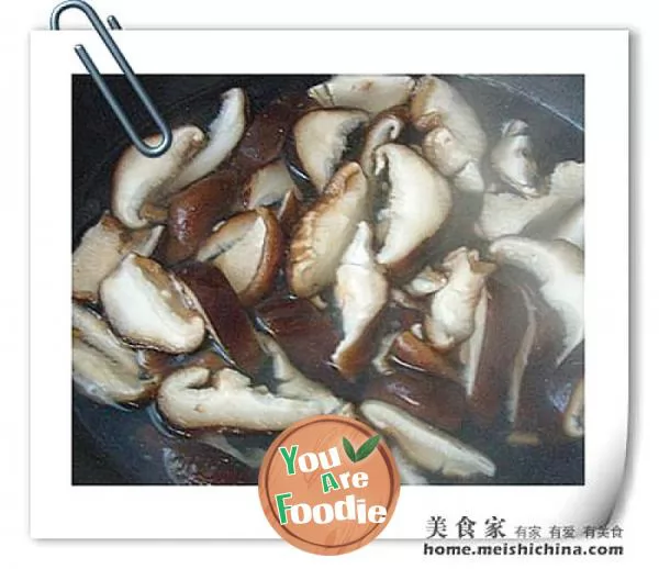 Braised bamboo shoots with mushrooms