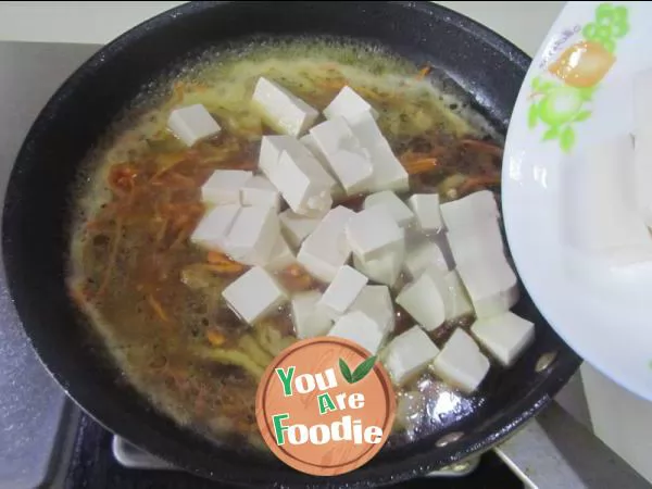 Cordyceps flower shredded meat tofu soup