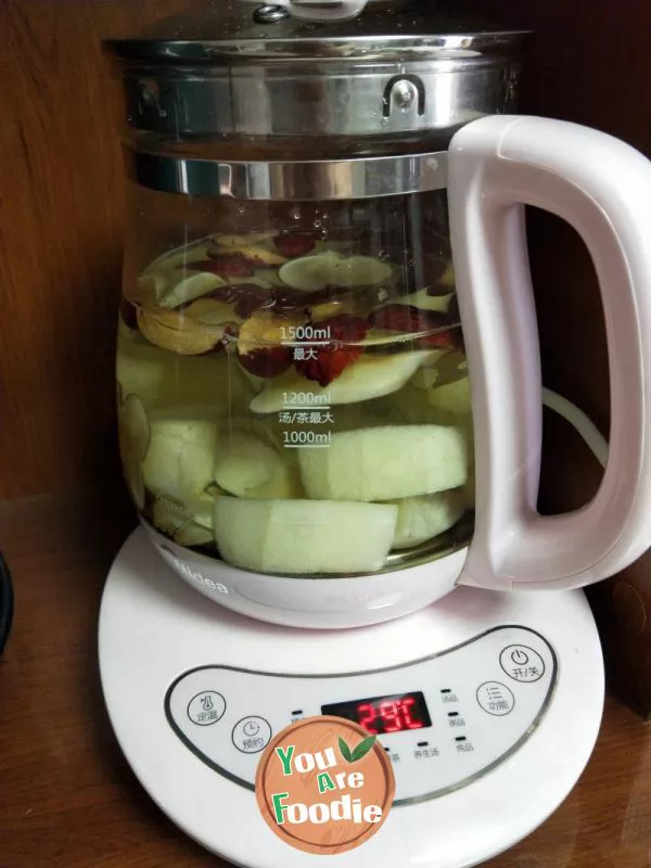 Rock Sugar and Autumn Pear Soup