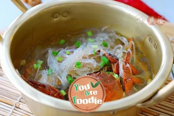 A pleasant way to eat crabs in winter --- crab vermicelli casserole