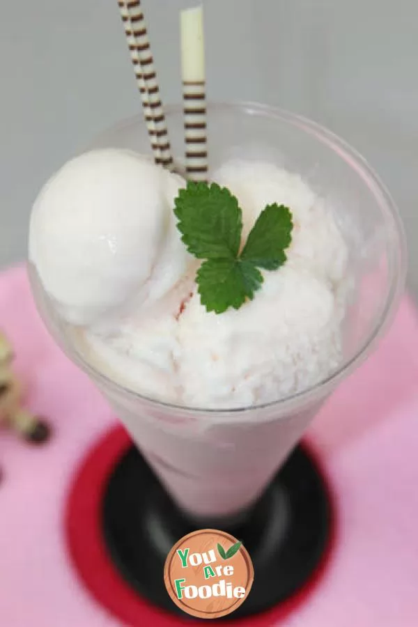 DIY-strawberry-ice-cream---a-refreshing-feeling,-people-can't-stop