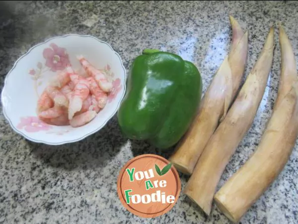 Stir fried bamboo shoots with shrimp, persimmon and pepper