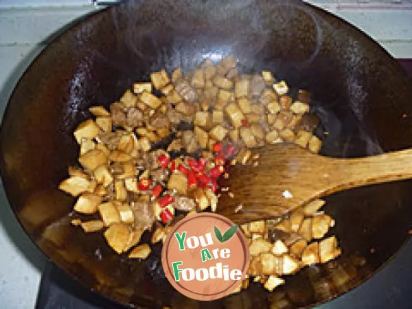 Fried meat with Pleurotus eryngii