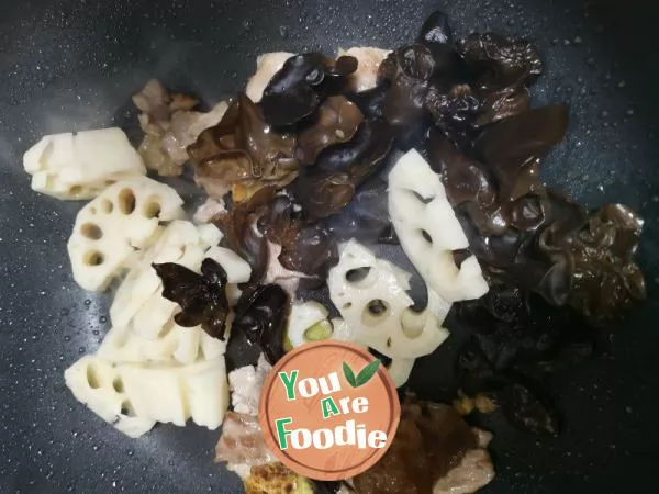 Fried Pork Slices with Black Fungus and Lotus Root