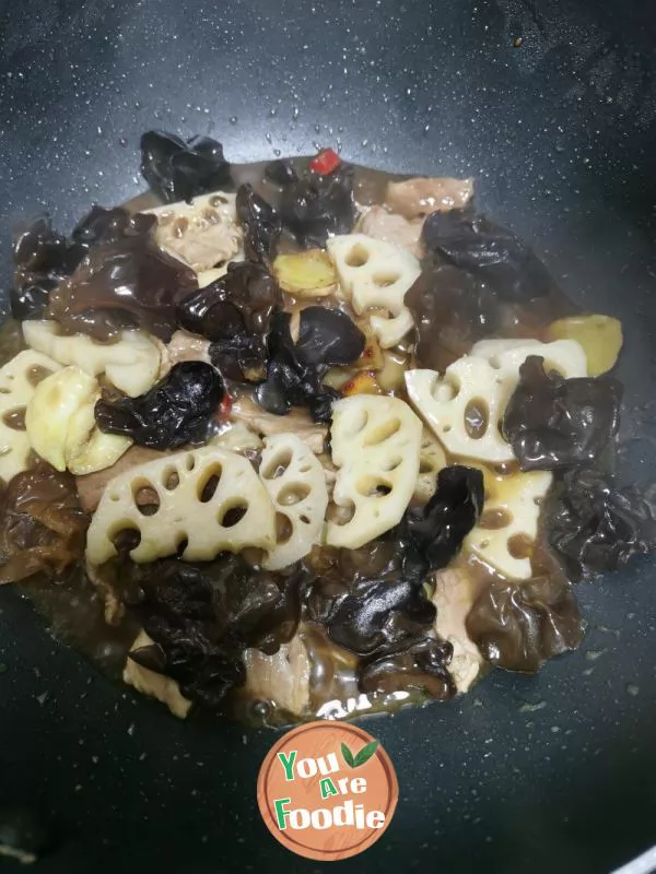 Fried Pork Slices with Black Fungus and Lotus Root