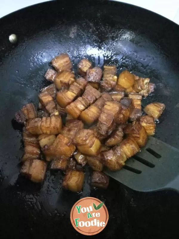 Braised pork with tiger skin eggs