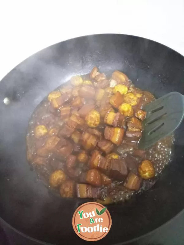 Braised pork with tiger skin eggs