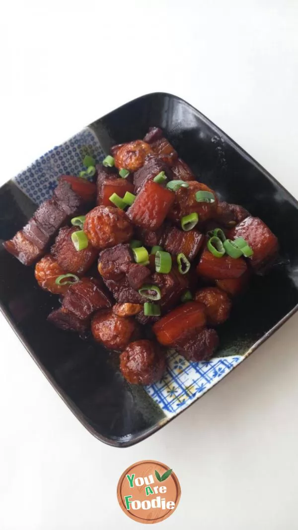 Braised pork with tiger skin eggs