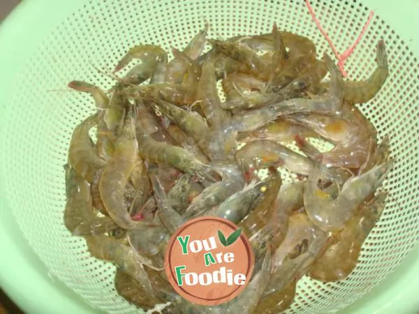 Fried shrimps with asparagus and diced yam