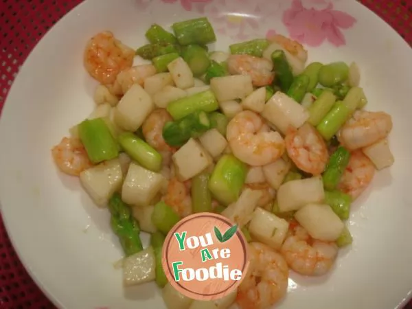 Fried shrimps with asparagus and diced yam