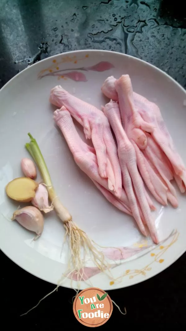 Duck feet with garlic