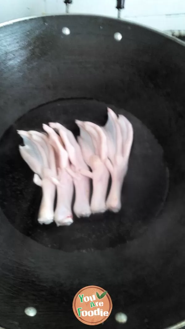 Duck feet with garlic