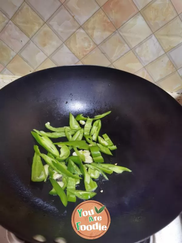 Stir-fried shredded potatoes with sausage