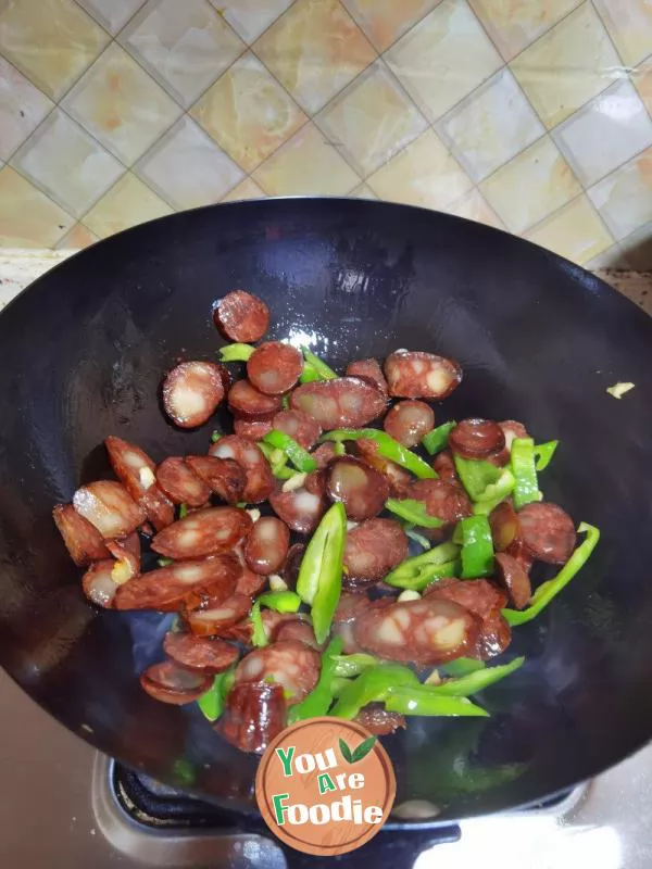 Stir-fried shredded potatoes with sausage