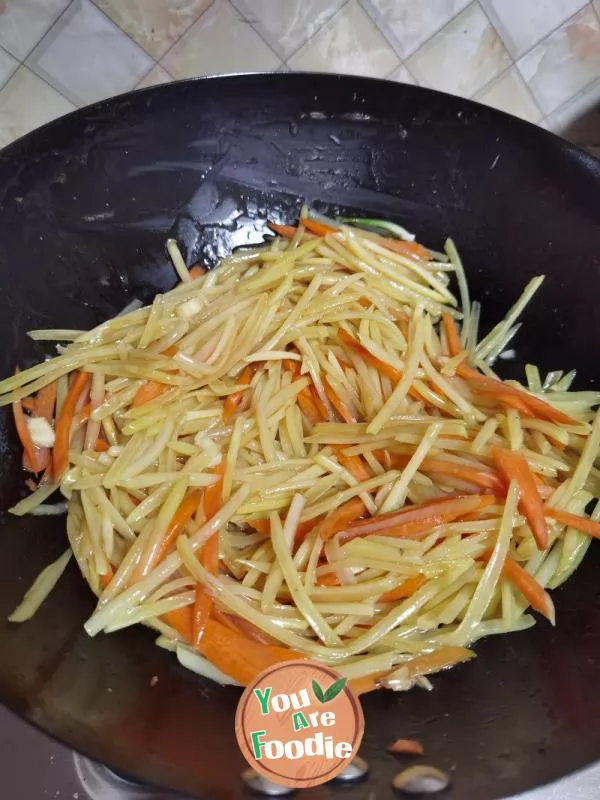 Stir-fried shredded potatoes with sausage