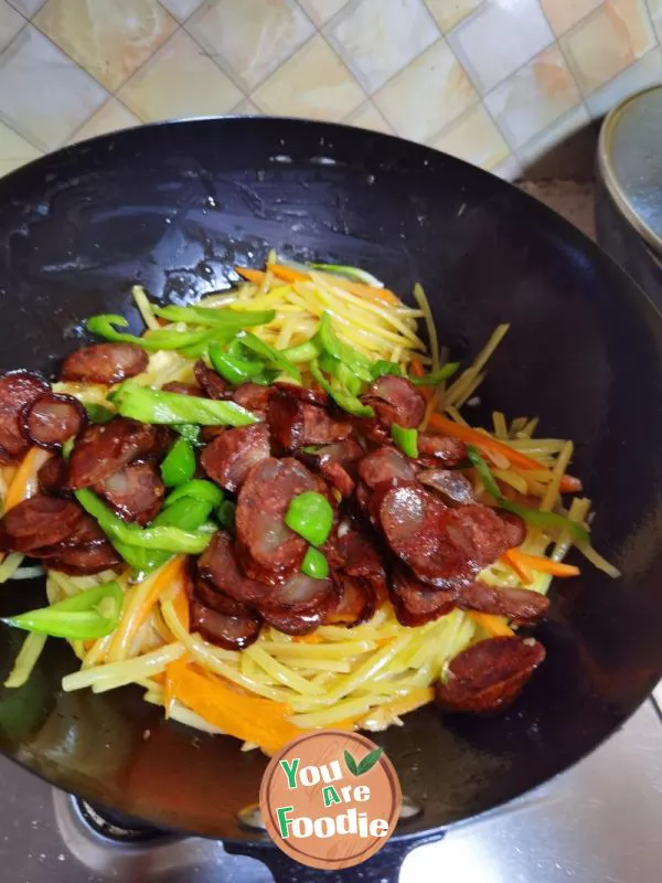 Stir-fried shredded potatoes with sausage