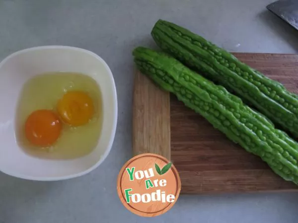 Fried egg with bitter gourd