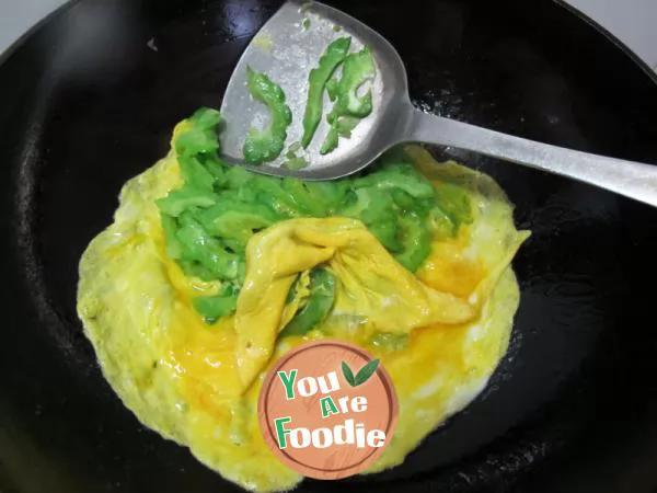 Fried egg with bitter gourd