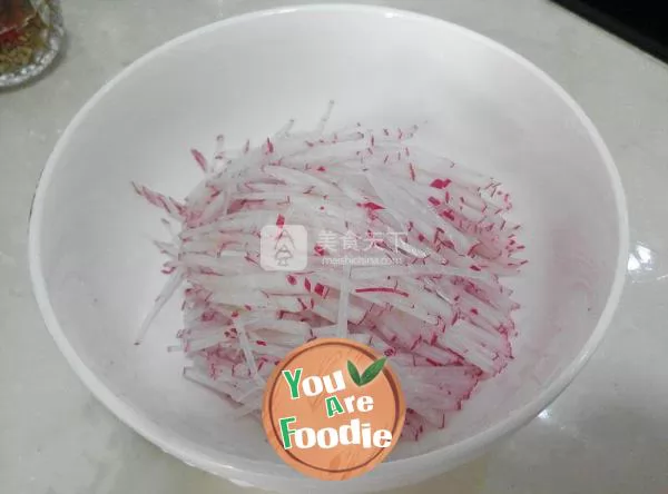 Tasty shredded radish