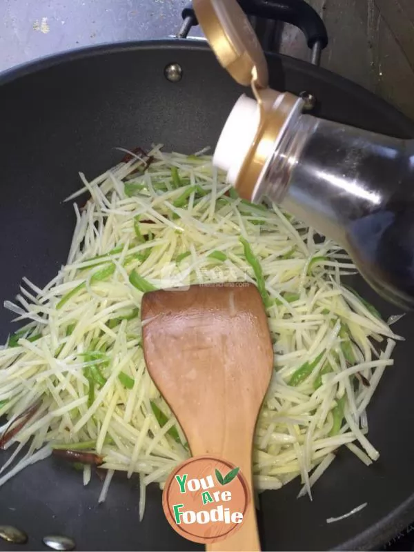 Shredded potato with pepper