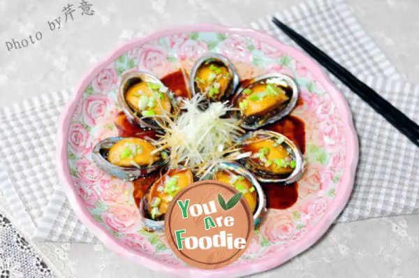 Steamed-Fresh-Abalone-with-oyster-sauce