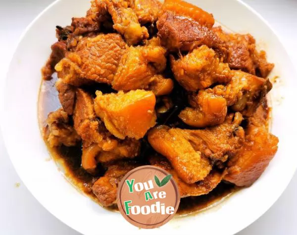 Braised pork in casserole