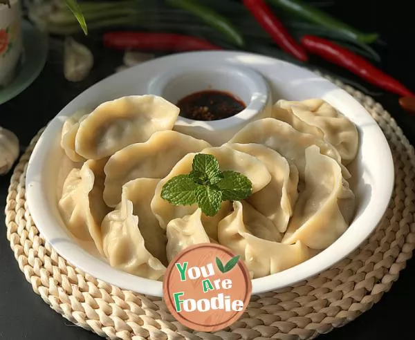 Dumplings-with-pickled-cabbage-and-pork