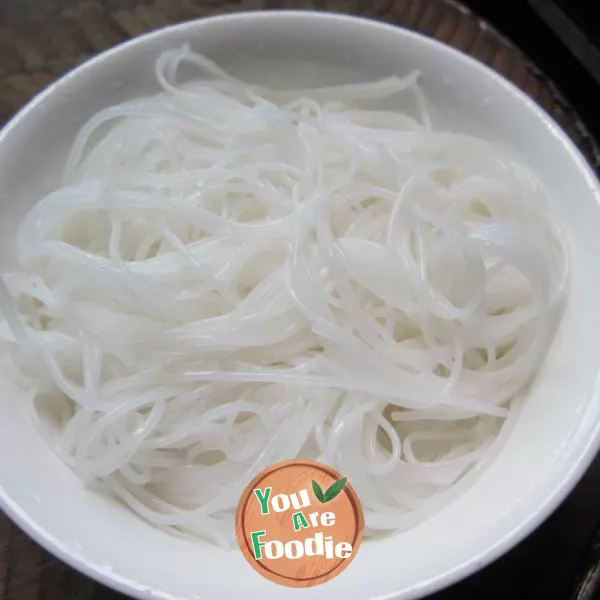 A bowl of soup noodles