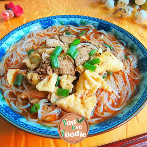 A bowl of soup noodles