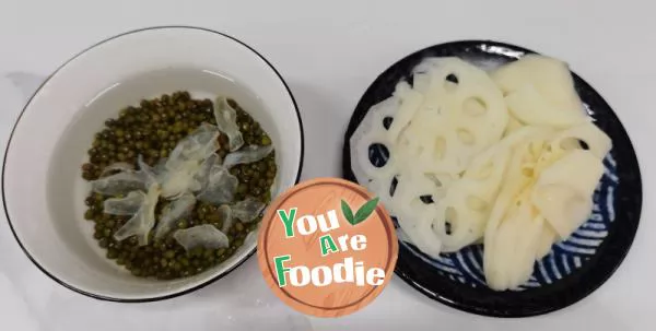 Lotus root, lily and mung bean drink