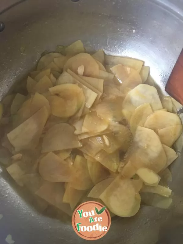 Tomato and potato chips