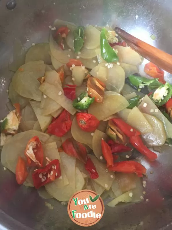 Tomato and potato chips