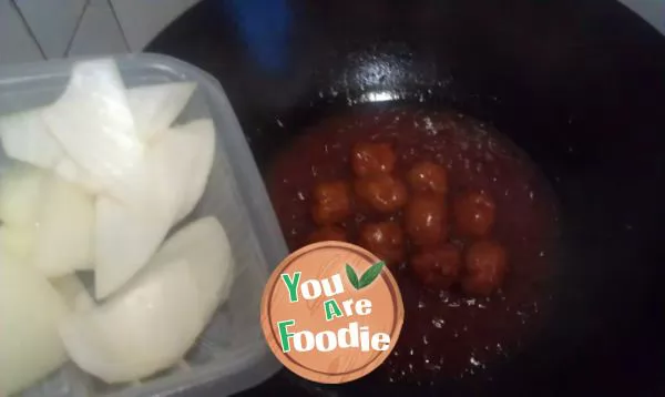 Braised pork balls with pineapple