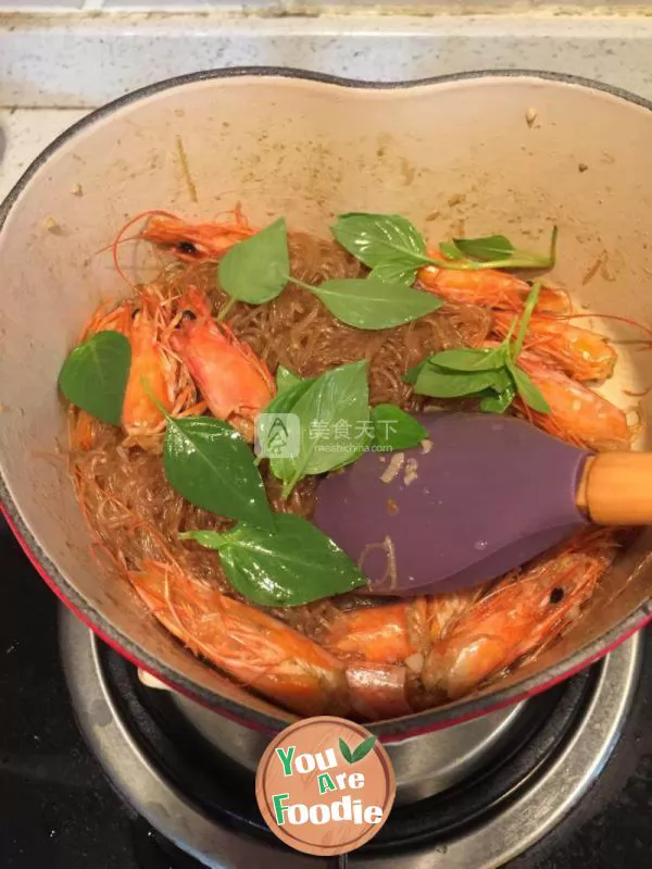 Nine layer tower shrimp head and vermicelli casserole