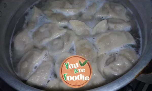 Dumplings in sour soup