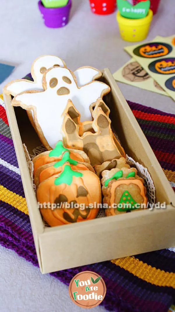 Icing-cookies-for-Halloween