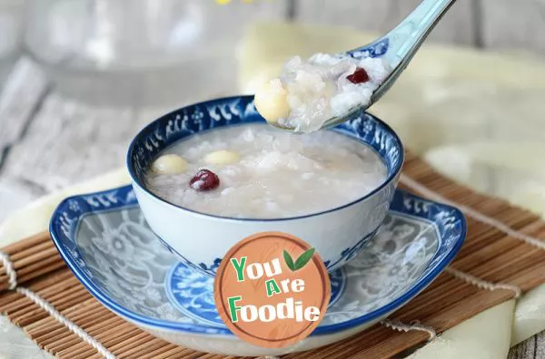 Rock-sugar-tremella-lotus-seed-porridge