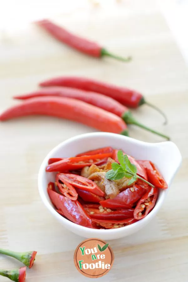 [fried-chilli-with-sliced-meat]---a-good-anti-flu-recipe-in-autumn