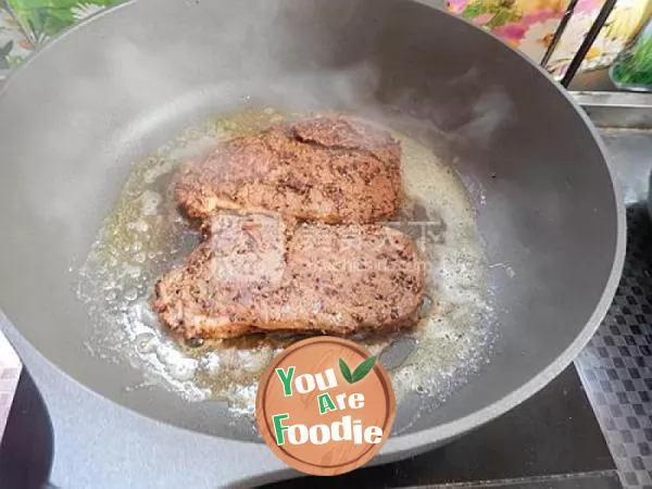 Pan-Fried Beef Steak with Black Pepper