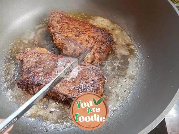 Pan-Fried Beef Steak with Black Pepper