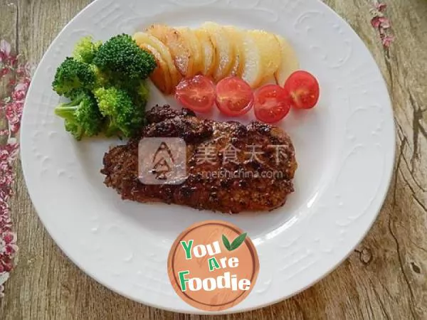 Pan-Fried Beef Steak with Black Pepper