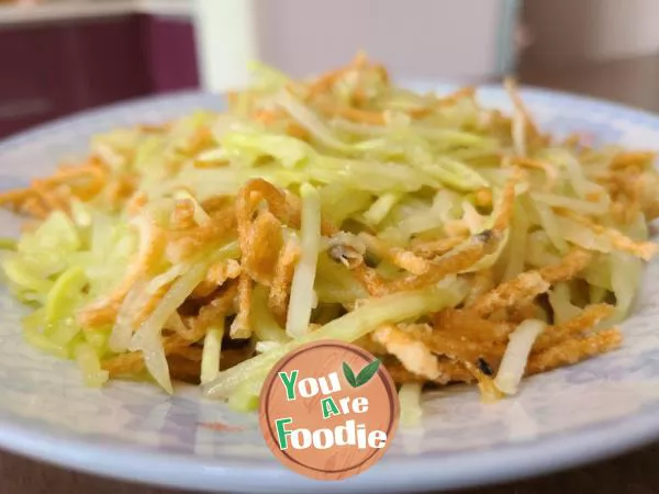 Cucumber shreds mixed with fried dough sticks