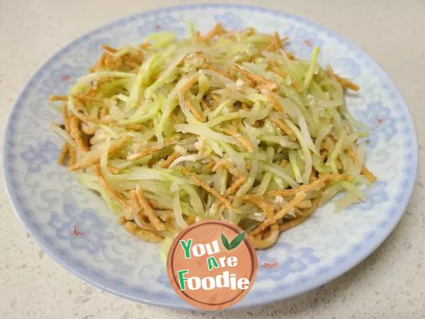 Cucumber shreds mixed with fried dough sticks