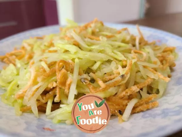 Cucumber shreds mixed with fried dough sticks