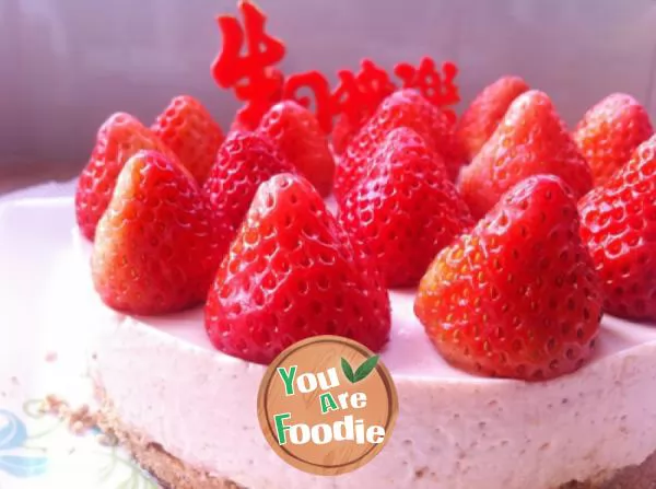 Birthday cake that can be made without oven -- strawberry mousse cake